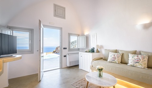 Superior Cave Suite with Private Pool & Sea View