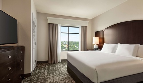 Suite, 1 King Bed with Sofa bed, Accessible, Corner (Hearing)