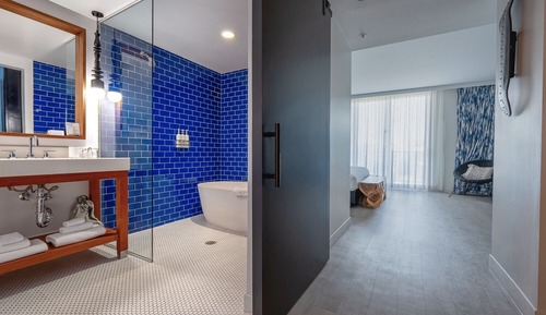 Premium Room, 1 King Bed, Balcony