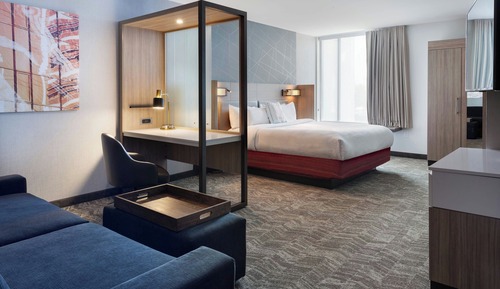 Suite, 1 King Bed, Non Smoking, Corner (Mobility Accessible, Tub)