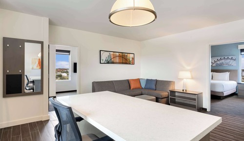 Suite, 2 Bedrooms (1 Kingbed & 2 Queenbeds)