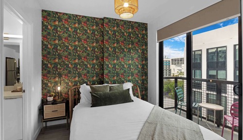 1 Bedroom with Window & Balcony