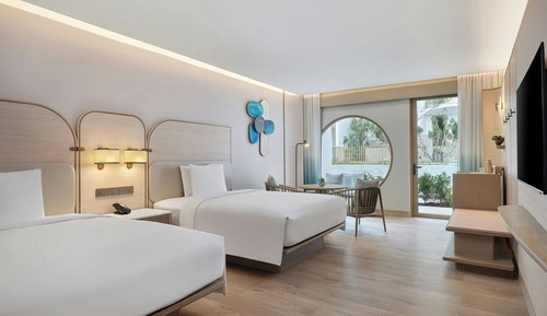 Deluxe Room, 2 Twin Beds, Pool Access