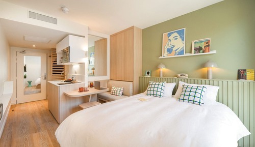 Adjoining Comfort Rooms
