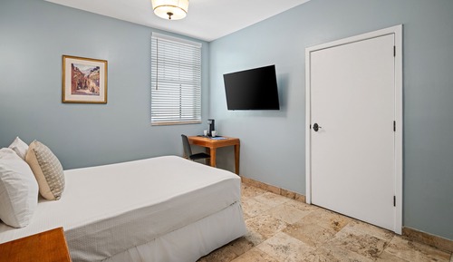 Signature Room, 1 Queen Bed, Accessible (Self Check-in with Virtual Front Desk)