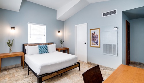 Signature Room, 1 Queen Bed (Self Check-in with Virtual Front Desk)