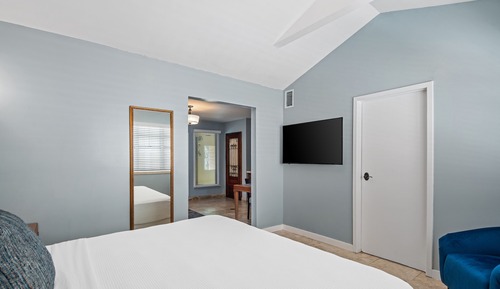 Deluxe Suite, 1 King Bed with Sofa bed (Self Check-in with Virtual Front Desk)