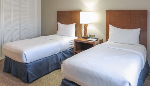 2 Bedroom 1 KG and 2 TWN Suite Hr Accessible