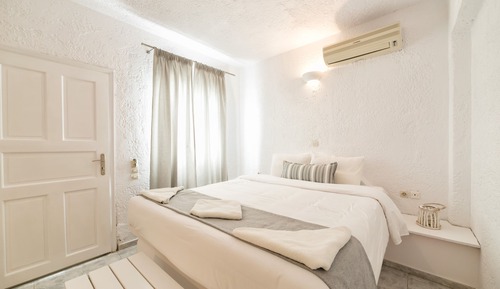 Standard Room (Caldera View)