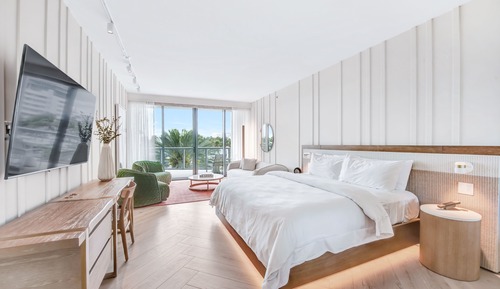 Room, 1 King Bed, Balcony (Mobility Accessible, Roll-in S)