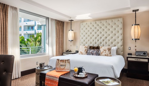 Poolside Cabana King Room