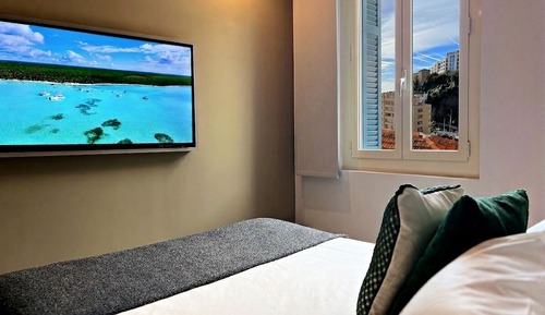 Basic Studio, Air conditioning, City View