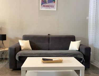 Studio Apartment with One Double Bed