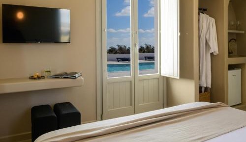 Junior Suite with Pool View