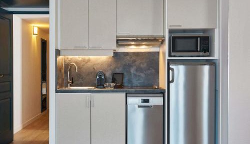 One-Bedroom Apartment (4-5 Adults)