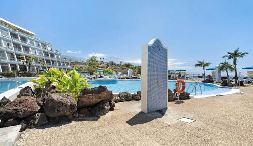 Superior One-Bedroom Apartment with Balcony
