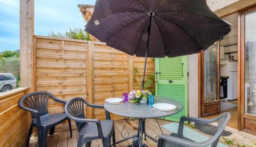One-Bedroom Apartment with Garden