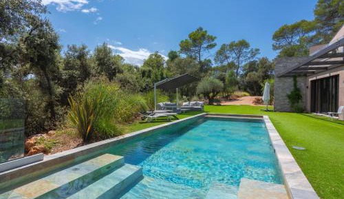 Villa with Garden View