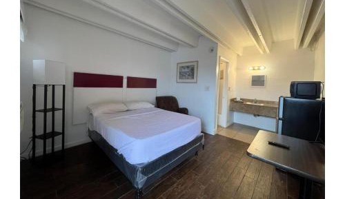 Full Bed Smoking