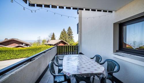 Two-Bedroom Deluxe Apartment with Balcony