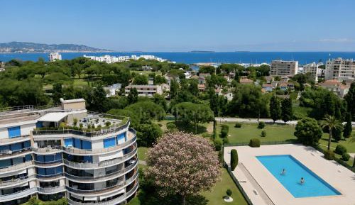 Superior One-Bedroom Apartment with Balcony