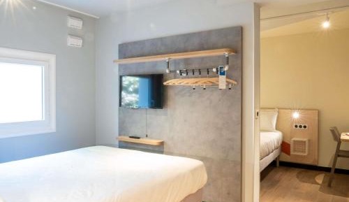 Family Room with Double Bed and Twin Beds