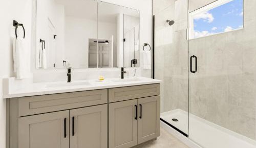 4 Bedroom Townhome with Private Pool & Kitchen