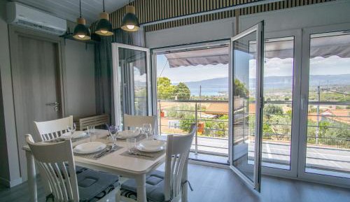 One-Bedroom Apartment with Bay View