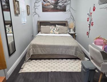 Queen Room with Garden View