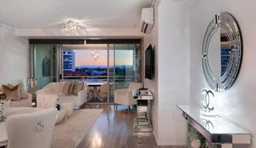 Two-Bedroom Deluxe Apartment with Balcony