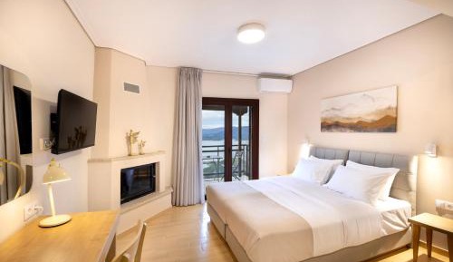 Double Room with Balcony & Lake View