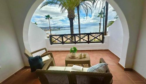 Deluxe One-Bedroom Apartment with Ocean View