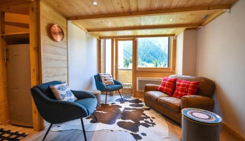 Apartment with Mountain View