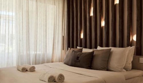 Starlight Suite with Outdoor Hydromassage Bathtub