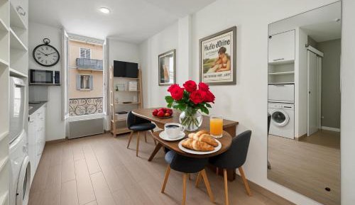 Deluxe One-Bedroom Apartment with City View