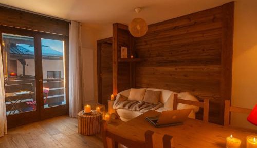 Apartment with Mountain View