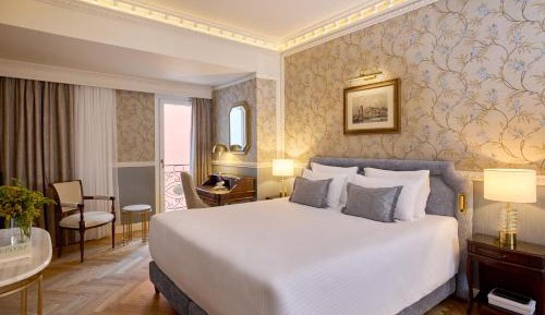 Deluxe City View with king bed, marble bathroom and wooden floor