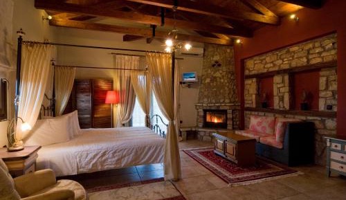 Superior Room with Fireplace and Lake View