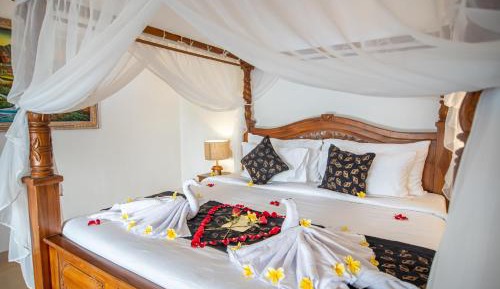 Deluxe Room with Balcony and Rice Field View