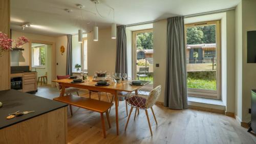 Two-Bedroom Apartment with Mountain View