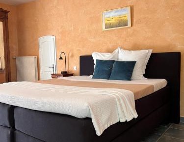 Queen Room with Garden View