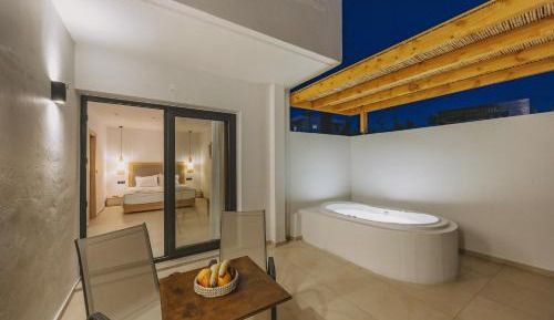 Junior Suite with Outdoor Jetted Tub