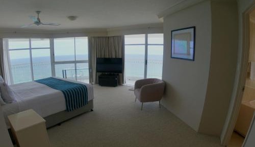 Three-Bedroom Penthouse Apartment