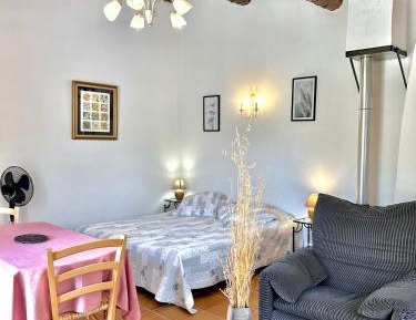 Studio Apartment
