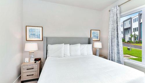 Three-Bedroom Apartment with Balcony