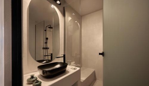Suite with Hot Tub