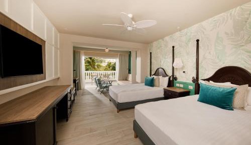 2 Double Beds Deluxe Junior Suite (1 Adult)