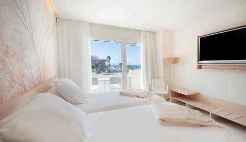 Double or Twin Room with Partial Sea View