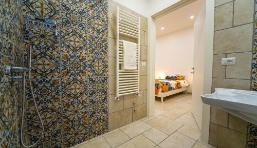 King Room with Roll-In Shower - Disability Access