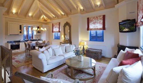 Two-Bedroom Grand Chalet 110 m² with Fireplace